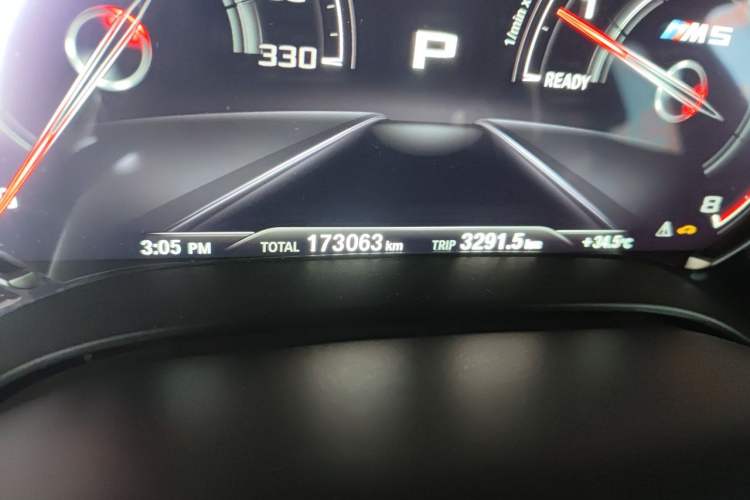 Used BMW M5 2018 M5 Odometer Close Up