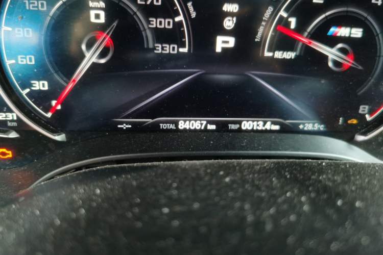Used BMW M5 2018 M5 Odometer Close Up