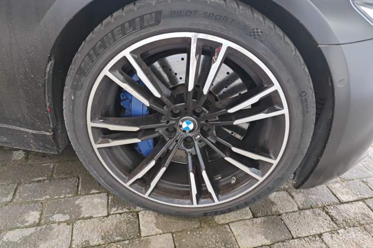 Used BMW M5 2019 M5 Thunder Edition Right Front Wheel Hub