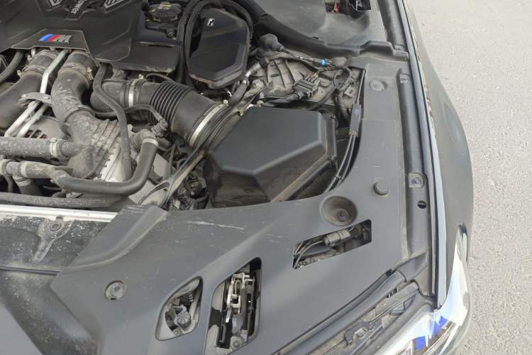 Used BMW M5 2021 M5 Engine Bay Left
