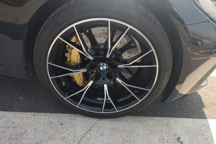 Used BMW M5 2021 M5 Right Front Wheel Hub