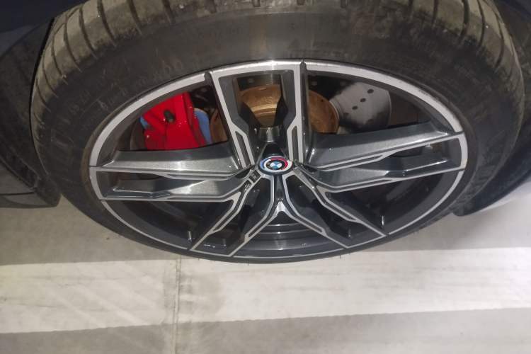 Used BMW M5 2021 M5 Right Front Wheel Hub