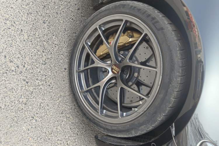 Used BMW M5 2021 M5 Right Front Wheel Hub