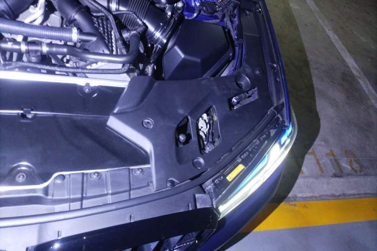 Used BMW M5 2021 M5 Engine Bay Left