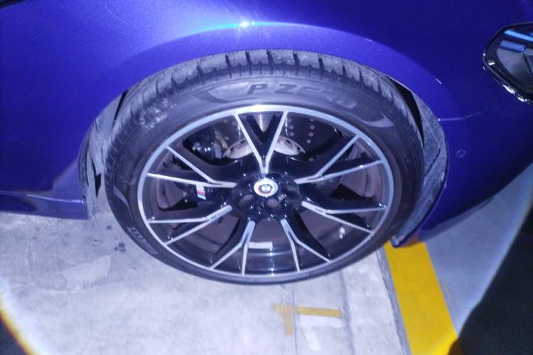 Used BMW M5 2021 M5 Right Front Wheel Hub