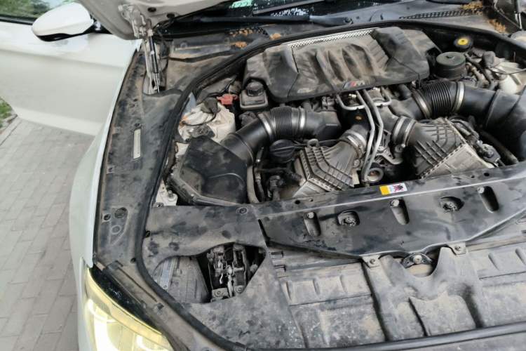Used BMW M6 2013 M6 Coupe Engine Bay Right