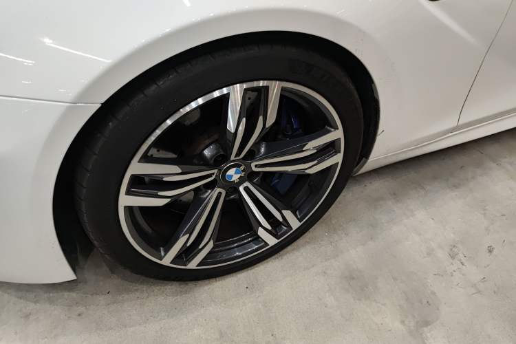 Used BMW M6 2013 M6 Gran Coupe Left Front Wheel Hub