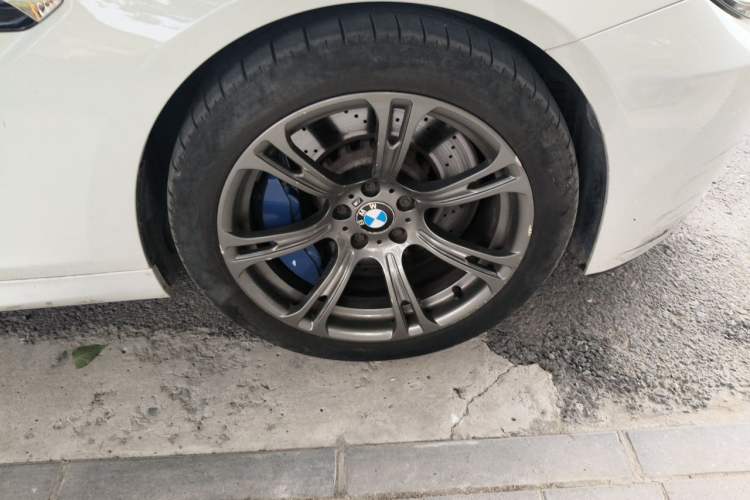 Used BMW M6 2013 M6 Coupe Right Front Wheel Hub