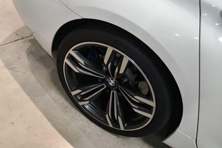 Used BMW M6 2013 M6 Gran Coupe Right Rear Wheel Hub