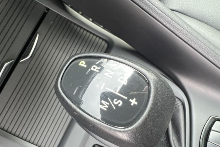 Used BMW X1 2019 sDrive18Li Premium Edition Gear Lever