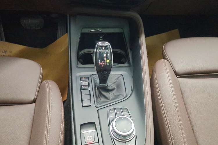 Used BMW X1 2021 sDrive25Li Leading Model Gear Lever