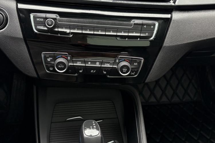 Used BMW X1 2016 sDrive18Li Premium Edition Audio And AC Panel