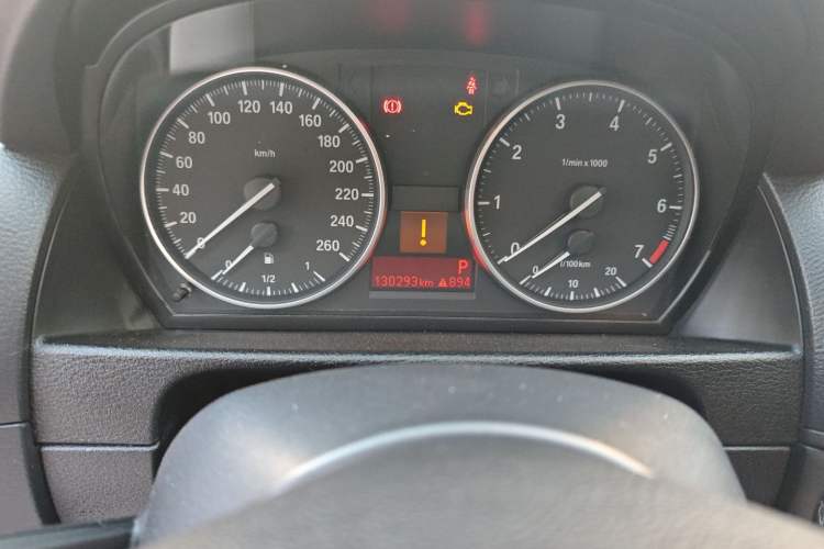 Used BMW X1 2014 sDrive18i Leading Model Odometer Close Up