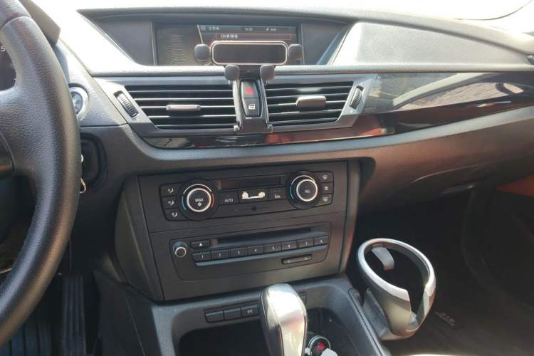 Used BMW X1 2010 xDrive25i Audio And AC Panel