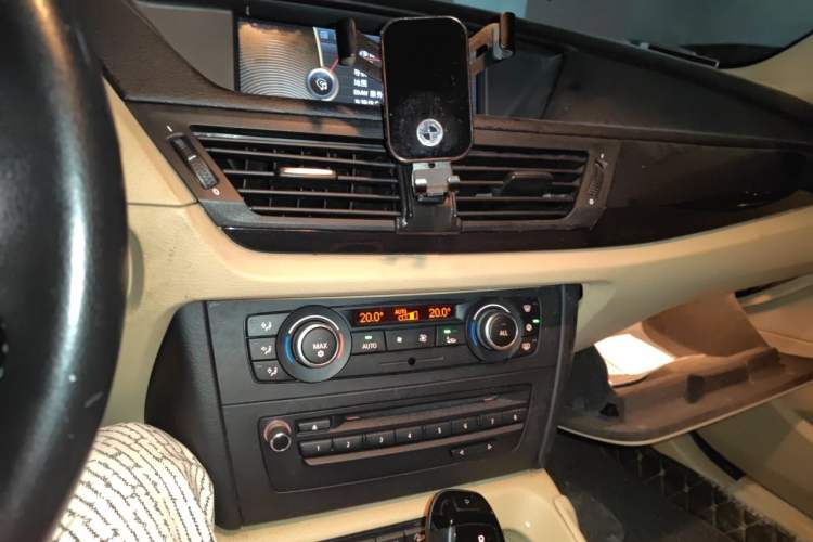Used BMW X1 2010 xDrive25i Audio And AC Panel