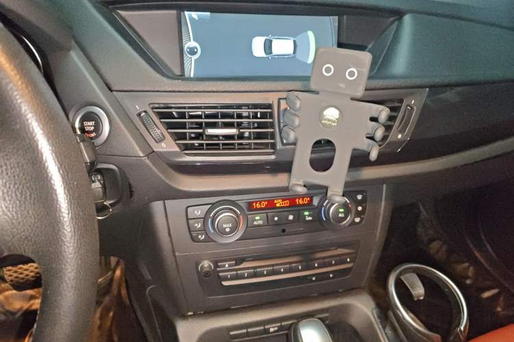 Used BMW X1 2010 sDrive18i Luxury Model Audio And AC Panel
