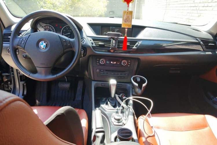 Used BMW X1 2010 xDrive25i Center Console