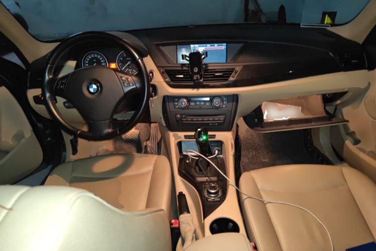 Used BMW X1 2010 xDrive25i Center Console