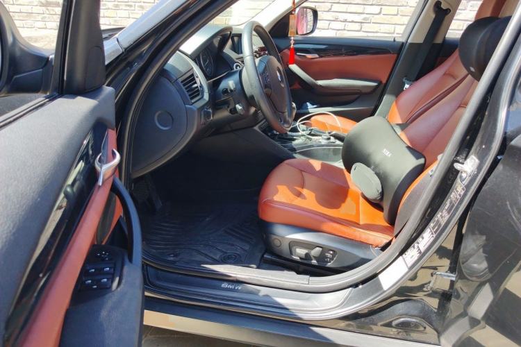 Used BMW X1 2010 xDrive25i Driver Seat