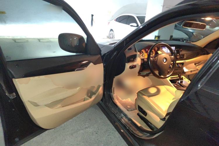 Used BMW X1 2010 xDrive25i Driver Seat