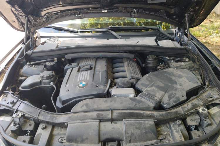 Used BMW X1 2010 xDrive25i Engine Bay