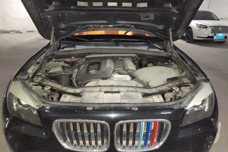 Used BMW X1 2010 xDrive25i Engine Bay