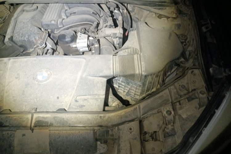 Used BMW X1 2010 sDrive18i Luxury Model Engine Bay Left