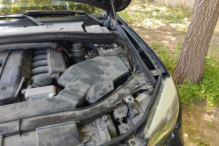 Used BMW X1 2010 xDrive25i Engine Bay Left