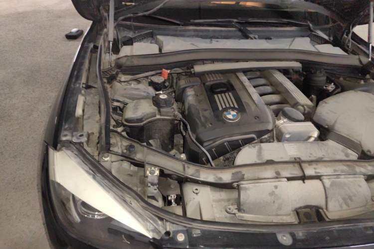 Used BMW X1 2010 xDrive25i Engine Bay Right