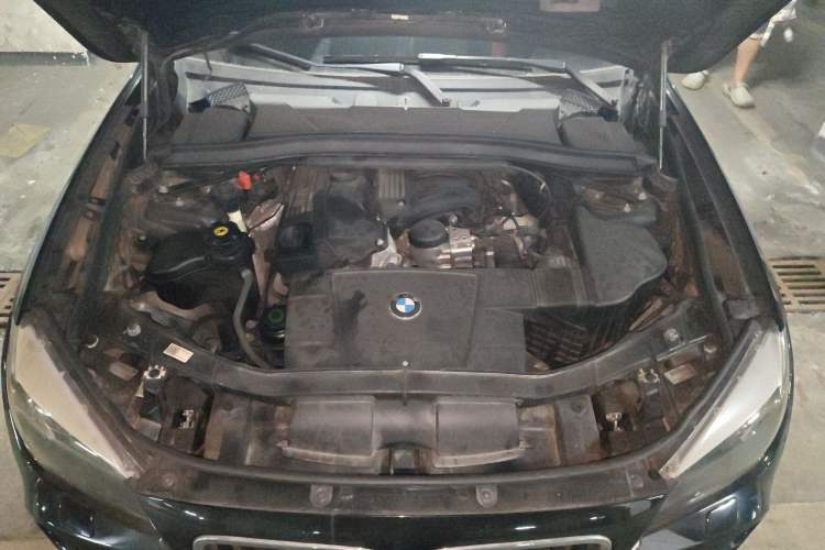 Used BMW X1 2010 sDrive18i Luxury Model Engine Bay