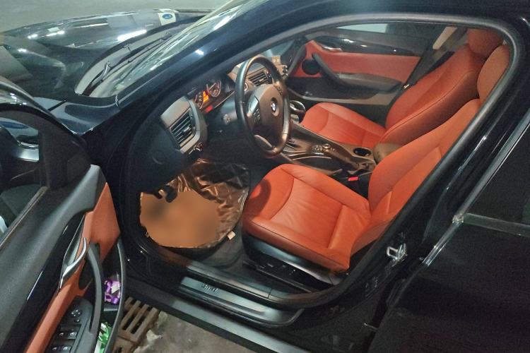 Used BMW X1 2010 sDrive18i Luxury Model Interior 3