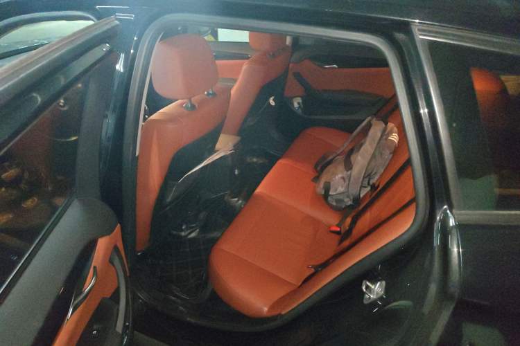 Used BMW X1 2010 sDrive18i Luxury Model Interior 4