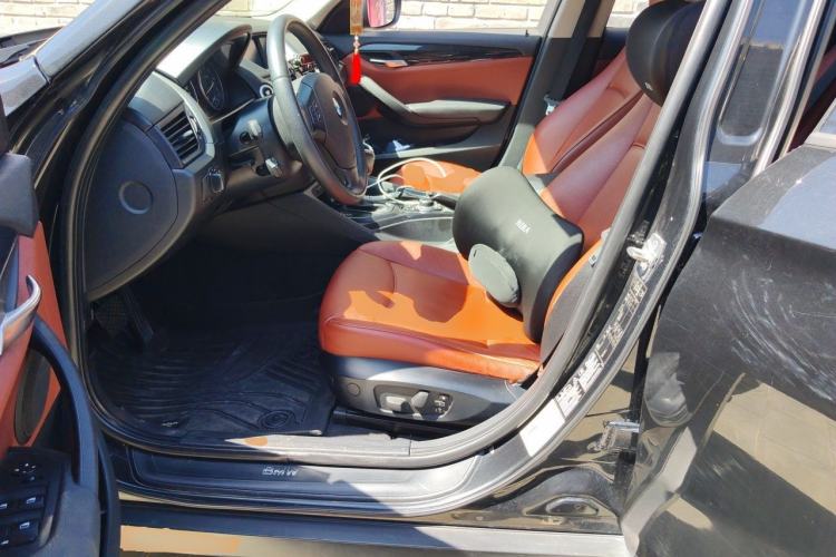 Used BMW X1 2010 xDrive25i Left Front Seat