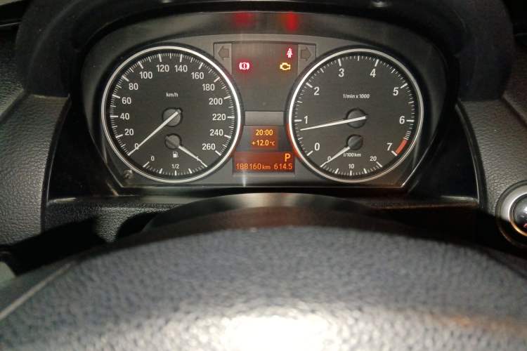 Used BMW X1 2010 sDrive18i Luxury Model Odometer Close Up