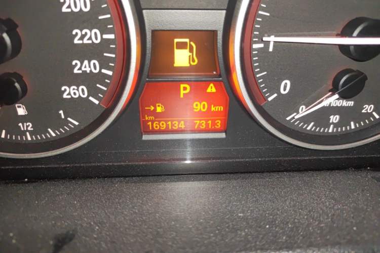 Used BMW X1 2010 xDrive25i Odometer Close Up