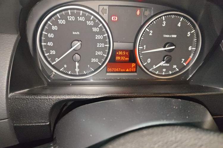 Used BMW X1 2010 sDrive18i Luxury Model Odometer Close Up