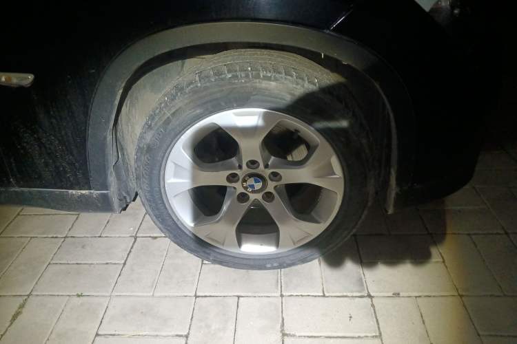 Used BMW X1 2010 sDrive18i Luxury Model Right Front Wheel Hub