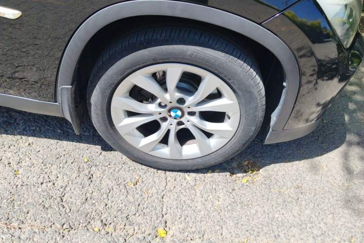 Used BMW X1 2010 xDrive25i Right Front Wheel Hub