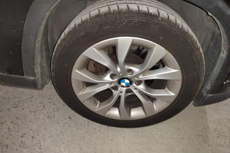 Used BMW X1 2010 xDrive25i Right Front Wheel Hub