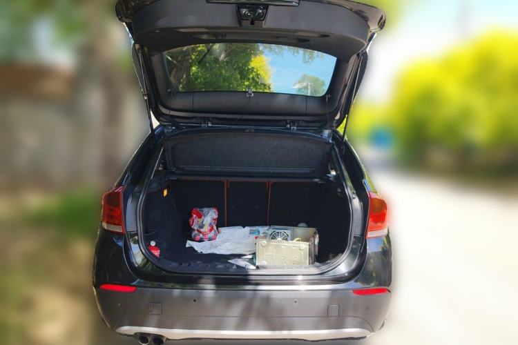 Used BMW X1 2010 xDrive25i Trunk