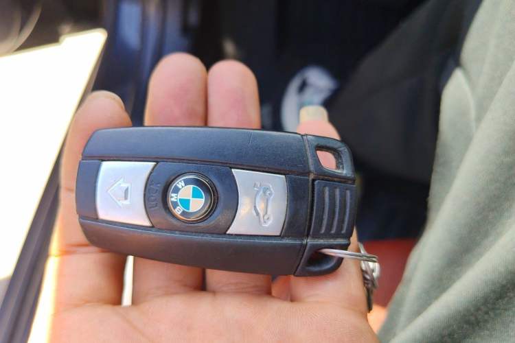 Used BMW X1 2010 xDrive25i Vehicle Key