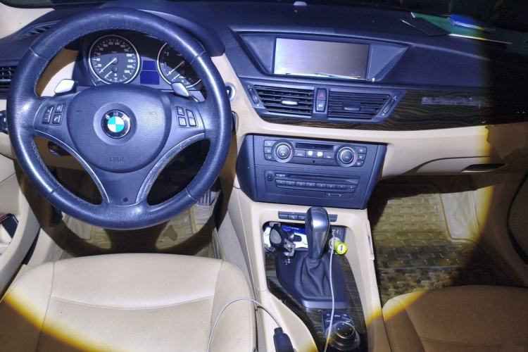 Used BMW X1 2010 xDrive28i Center Console