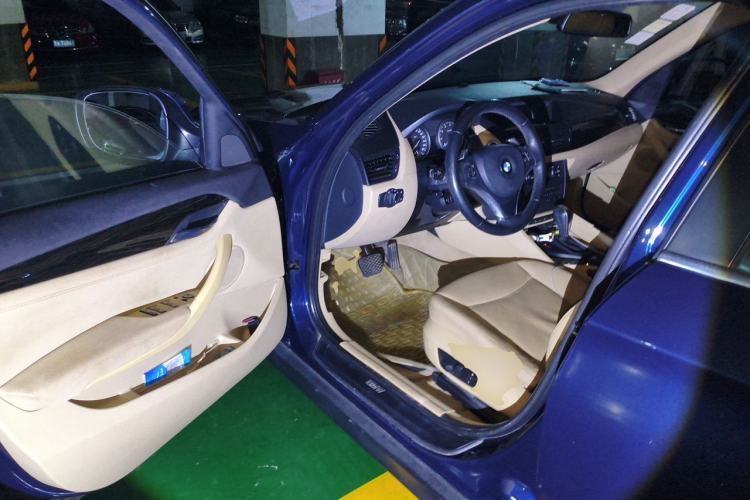 Used BMW X1 2010 xDrive28i Driver Seat