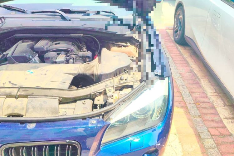Used BMW X1 2010 sDrive18i Luxury Model Engine Bay Left