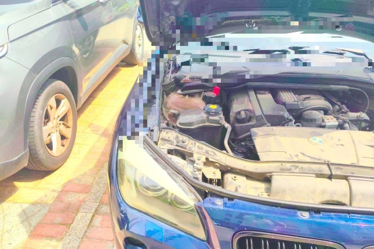 Used BMW X1 2010 sDrive18i Luxury Model Engine Bay Right