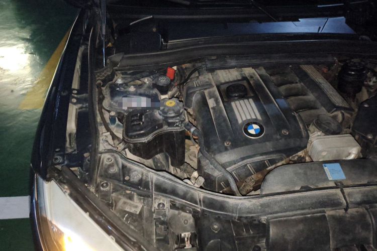 Used BMW X1 2010 xDrive28i Engine Bay Right
