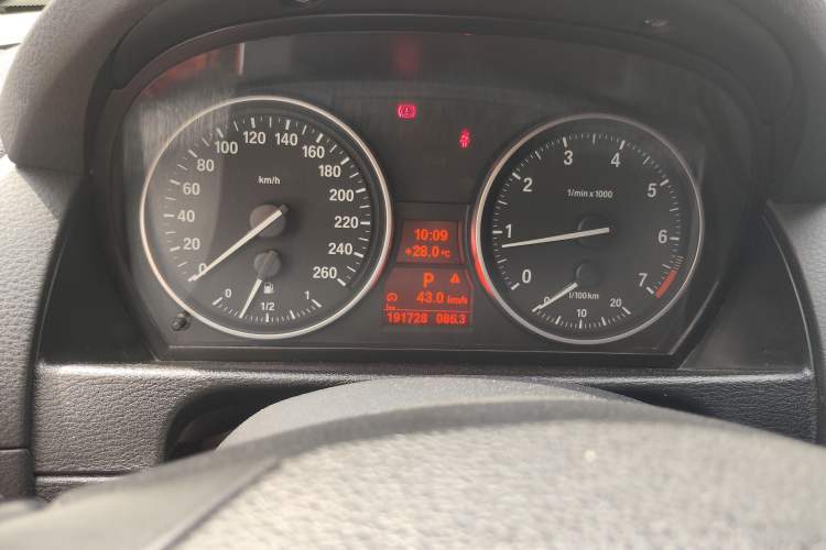Used BMW X1 2010 sDrive18i Luxury Model Odometer Close Up