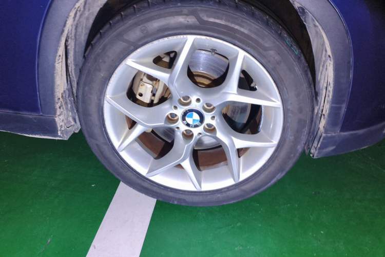 Used BMW X1 2010 xDrive28i Right Front Wheel Hub