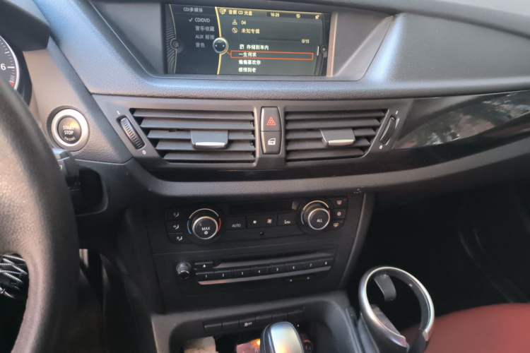 Used BMW X1 2010 sDrive18i Luxury Model Audio And AC Panel
