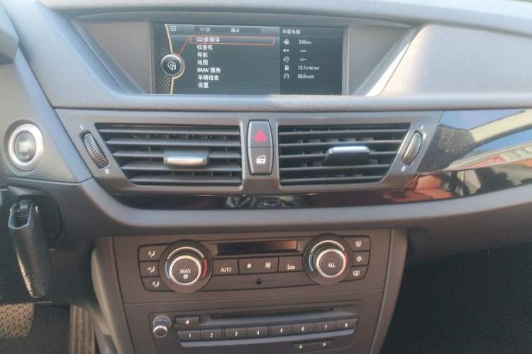 Used BMW X1 2010 sDrive18i Luxury Model Audio And AC Panel